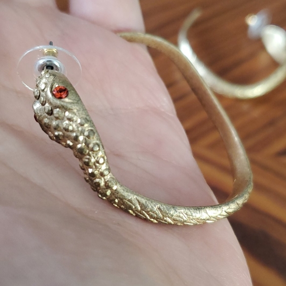 3 pc Gold serpent set 🐍 - Picture 5 of 7